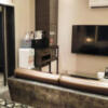HOTEL GRANSKY（グランスカイ）(墨田区/ラブホテル)の写真『305号室 ベッド周辺（２）』by 午前３時のティッシュタイム