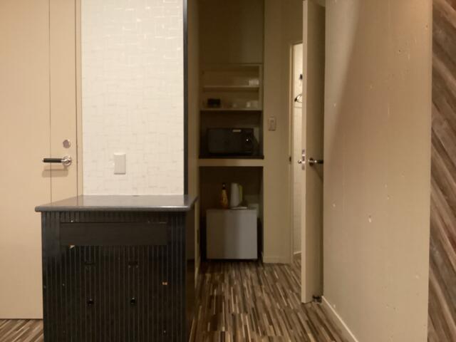 HOTEL CORE 池袋(豊島区/ラブホテル)の写真『403号室 お部屋から前室方向を見た室内』by ACB48