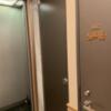 エンペラータワー石庭(新宿区/ラブホテル)の写真『802号室、エレベーターと部屋の入口』by トマトなす