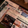 神戸チャペルスイート(神戸市中央区/ラブホテル)の写真『305号室　テーブルの上の案内、鍵、リモコン』by INA69