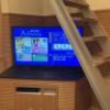 ホテル アシーナ(千葉市花見川区/ラブホテル)の写真『407 ソファーから　TVとサウナへの階段』by festa9