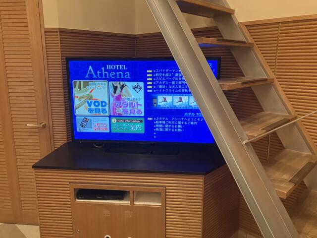 ホテル アシーナ(千葉市花見川区/ラブホテル)の写真『407 ソファーから　TVとサウナへの階段』by festa9