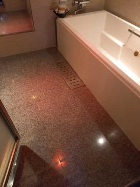 ホテル PASHA RESORT(パシャリゾート)(新宿区/ラブホテル)の写真『506号室浴室床』by クロマグロ
