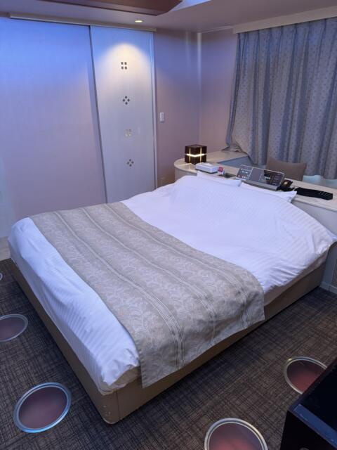 HOTEL IRIS（イリス）(藤沢市/ラブホテル)の写真『307号室　ベッド』by ニーソ