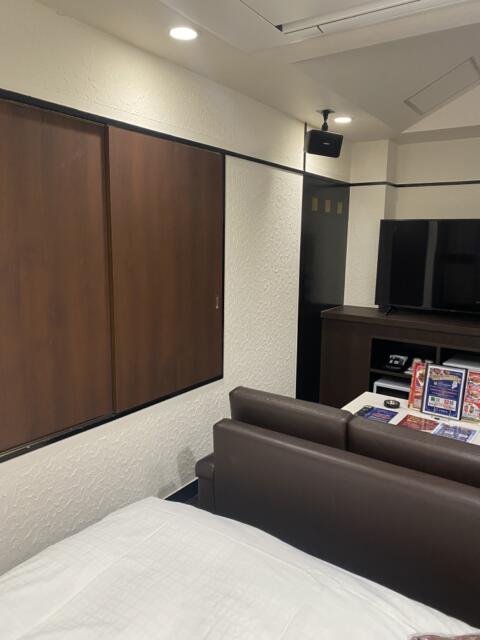 HOTEL C-PLUS(行田市/ラブホテル)の写真『202号室(左奥から手前)』by こねほ