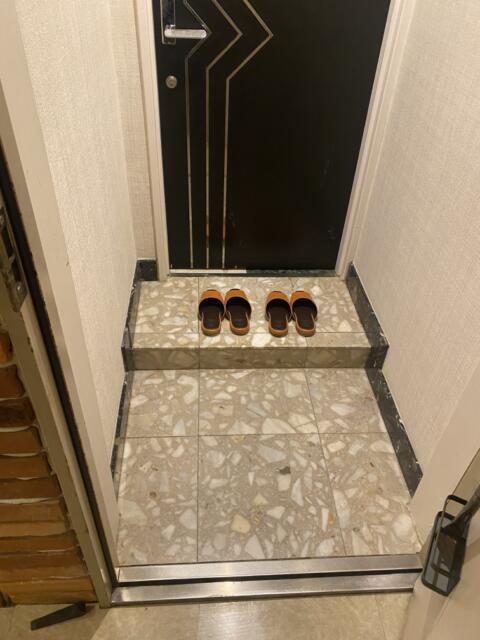 HOTEL R&N（レストアンドネスト）(蕨市/ラブホテル)の写真『201号室(玄関から)』by こねほ