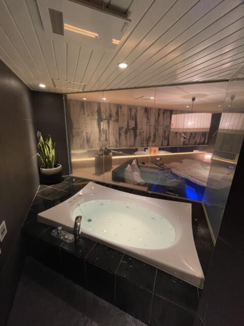 HOTEL SENSE(センス)(新宿区/ラブホテル)の写真『207号室浴室　ベッドから丸見えなHな造りです(スイッチでスモークにできます』by ぴろりん