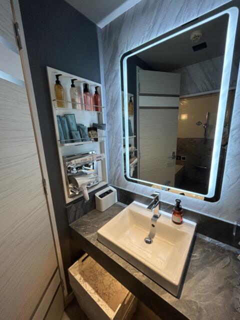 HOTEL VARKIN 池袋西口店(豊島区/ラブホテル)の写真『802号室 洗面台』by 無法松