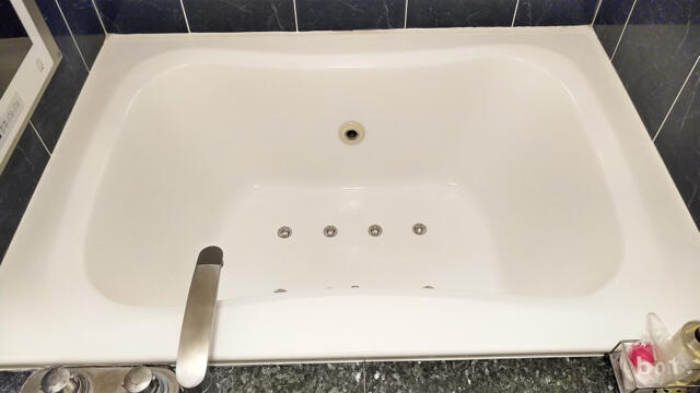 LABIO(ラビオ)(新宿区/ラブホテル)の写真『305号室 バスルーム浴槽』by 午前３時のティッシュタイム