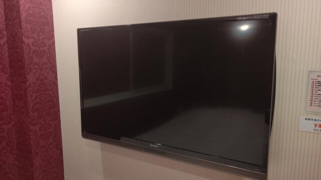 ホテル　シュガー(台東区/ラブホテル)の写真『111号室、壁掛け液晶テレビ』by Sparkle