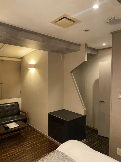 HOTEL CORE 池袋(豊島区/ラブホテル)の写真『405号室(左手前から奥)』by こねほ