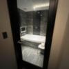 HOTEL VARKIN 池袋西口店(豊島区/ラブホテル)の写真『401号室　浴室(扉越し)』by ま〜も〜る〜