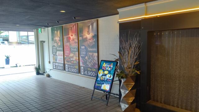 HOTEL ELDIA(エルディア) 町田店(横浜市旭区/ラブホテル)の写真『入口横の情報看板です。(23,11)』by キジ