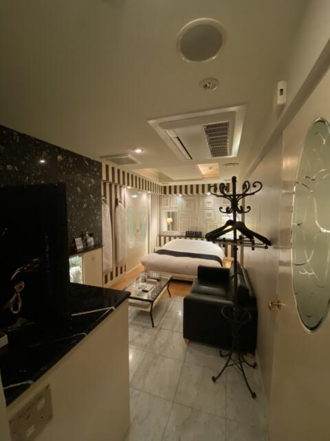 HOTEL STELLATE(ステラート)(新宿区/ラブホテル)の写真『401号室、洗面所側からベッド方向』by トマトなす