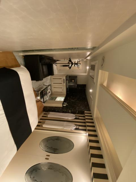 HOTEL STELLATE(ステラート)(新宿区/ラブホテル)の写真『401号室、ベッド側から』by トマトなす