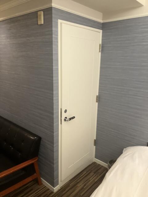 HOTEL CORE 池袋(豊島区/ラブホテル)の写真『506号室　浴室・洗面所・トイレへの扉』by hireidenton