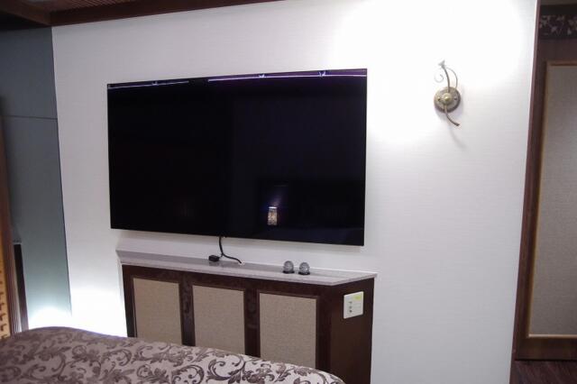 マナ・ハウス(蕨市/ラブホテル)の写真『207号室　大型テレビ』by マーケンワン