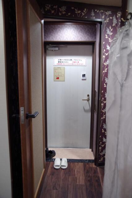 マナ・ハウス(蕨市/ラブホテル)の写真『207号室　玄関スペース』by マーケンワン