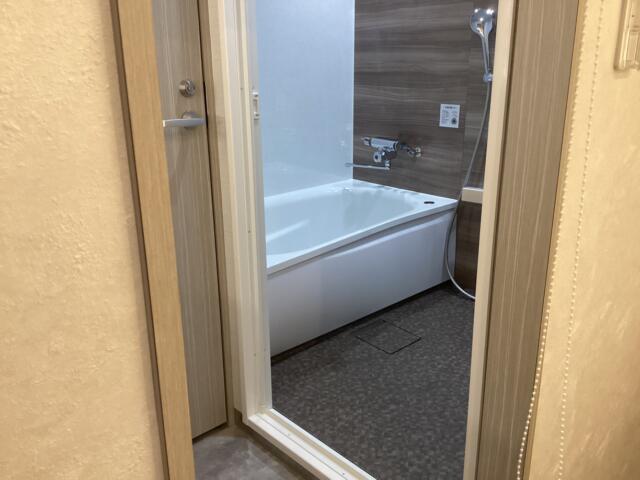 HOTEL DIAMOND（ダイヤモンド）(渋谷区/ラブホテル)の写真『803号室 お部屋から見た浴室』by ACB48