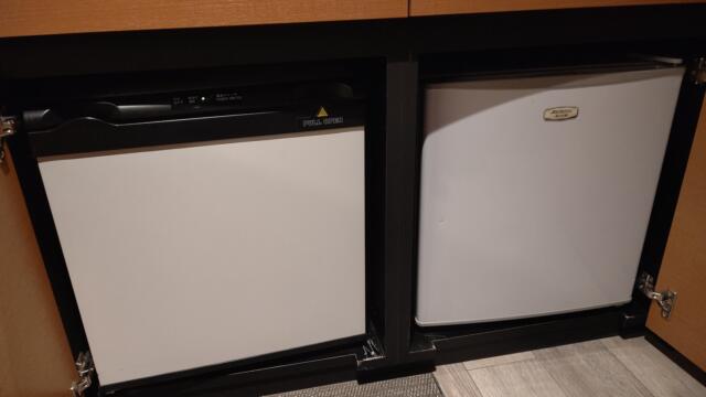 ホテルLALA33(豊島区/ラブホテル)の写真『VIP 3F室、有料冷蔵庫と持ち込み用冷蔵庫』by Sparkle