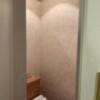 愛麒麟（アイキリン）(大阪市/ラブホテル)の写真『405号室　入って左手のトイレ』by PINK SCORPION