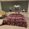 愛麒麟（アイキリン）(大阪市/ラブホテル)の写真『405号室　ベッドルーム　ダブルベッドのとなりにソファとテーブル』by PINK SCORPION