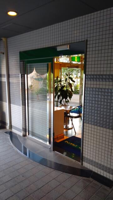 ホテル リバーサイド(浦安市/ラブホテル)の写真『ホテル入口です。(23,12)』by キジ