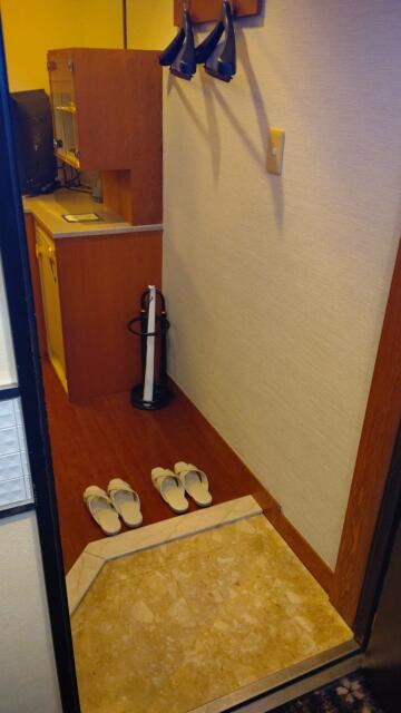 ホテル リバーサイド(浦安市/ラブホテル)の写真『503号室玄関です。(23,12)』by キジ