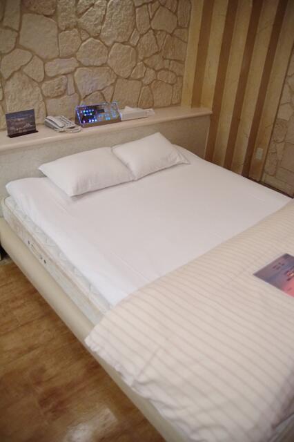 ホテル アテネ(柏市/ラブホテル)の写真『511号室　ベッド』by マーケンワン