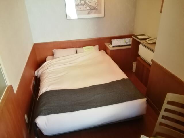 ホテル リバーサイド(浦安市/ラブホテル)の写真『503号室、ベッドです。(23,12)』by キジ