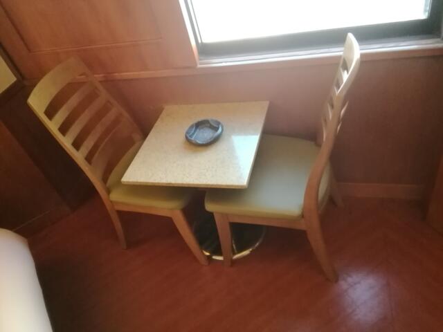 ホテル リバーサイド(浦安市/ラブホテル)の写真『503号室、ｿﾌｧｰは無く椅子です。(23,12)』by キジ
