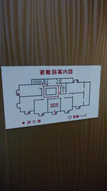 HOTEL ZEROⅡ YOKOHAMA(横浜市神奈川区/ラブホテル)の写真『305号室、避難路と配置です。(23,12)』by キジ