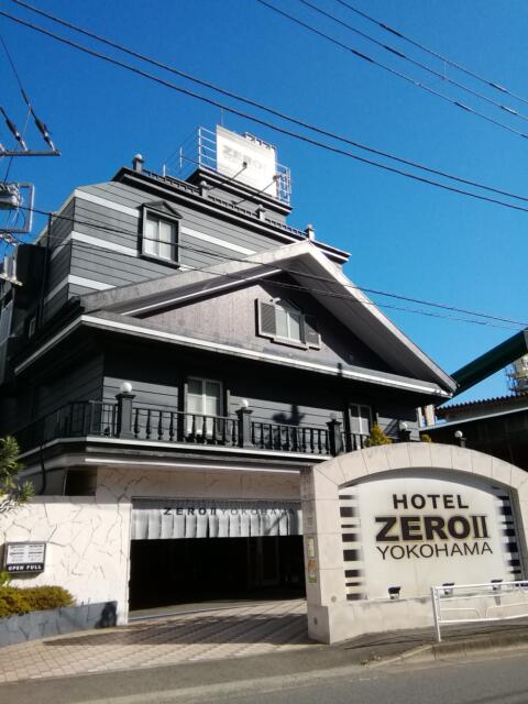 HOTEL ZEROⅡ YOKOHAMA(横浜市神奈川区/ラブホテル)の写真『昼の外観です。(23,12)』by キジ