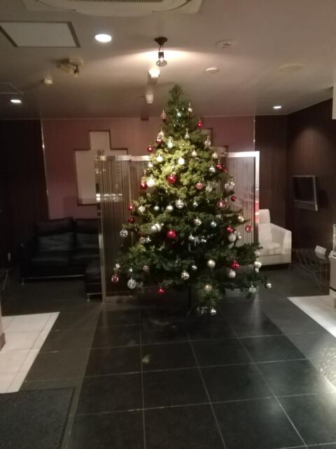 HOTEL ZEROⅡ YOKOHAMA(横浜市神奈川区/ラブホテル)の写真『ロビーは、クリスマスモードです。(23,12)』by キジ