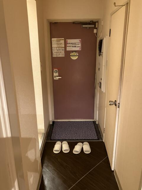 HOTEL L&L（エルアンドエル）(札幌市中央区/ラブホテル)の写真『203号室　入口』by サトナカ