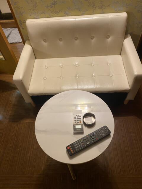 シェヌー(渋谷区/ラブホテル)の写真『301号室(ソファ、テーブル)』by こねほ