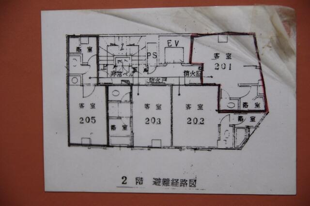 ホテルたかしま(荒川区/ラブホテル)の写真『201号室　避難経路図』by マーケンワン