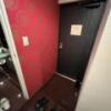 HOTEL Perrier(ペリエ)(新宿区/ラブホテル)の写真『203号室　入口(室内側から。左はトイレ)』by ま〜も〜る〜
