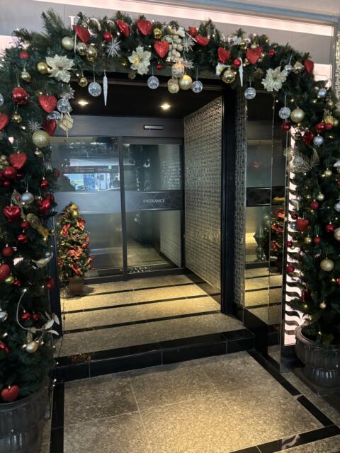 HOTEL Villa Senmei(ヴィラ センメイ）(大田区/ラブホテル)の写真『玄関(クリスマスVer.)』by たんげ8008