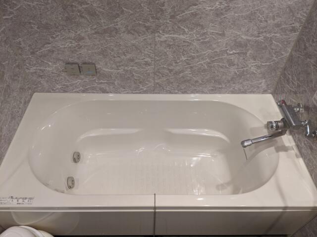 HOTEL GOLD LEAF（ゴールドリーフ）(神戸市中央区/ラブホテル)の写真『106号室 浴槽』by きんてつ
