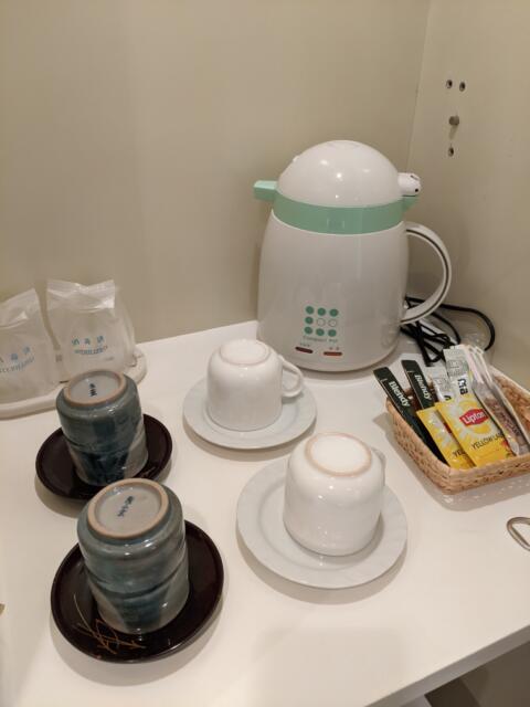 HOTEL GOLD LEAF（ゴールドリーフ）(神戸市中央区/ラブホテル)の写真『106号室 食器、ポットなど』by きんてつ