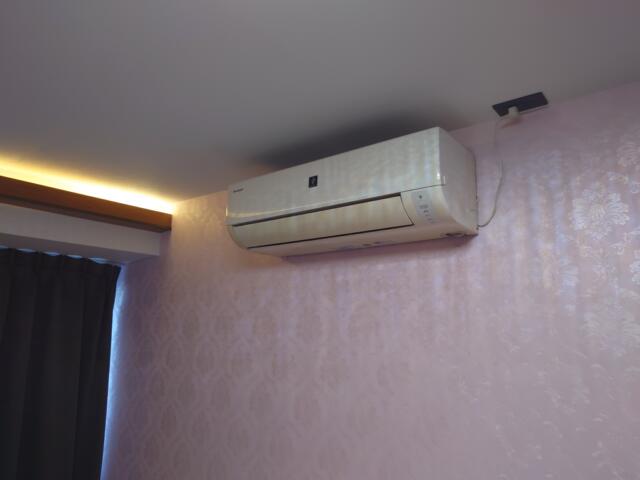 AKARENGA HOUSE（レンタルルーム）(荒川区/ラブホテル)の写真『302号室エアコン』by そこそこの人生