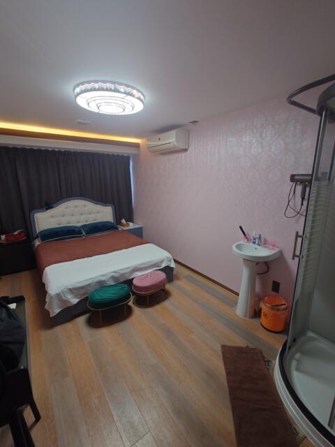 AKARENGA HOUSE（レンタルルーム）(荒川区/ラブホテル)の写真『302号室部屋全体』by そこそこの人生