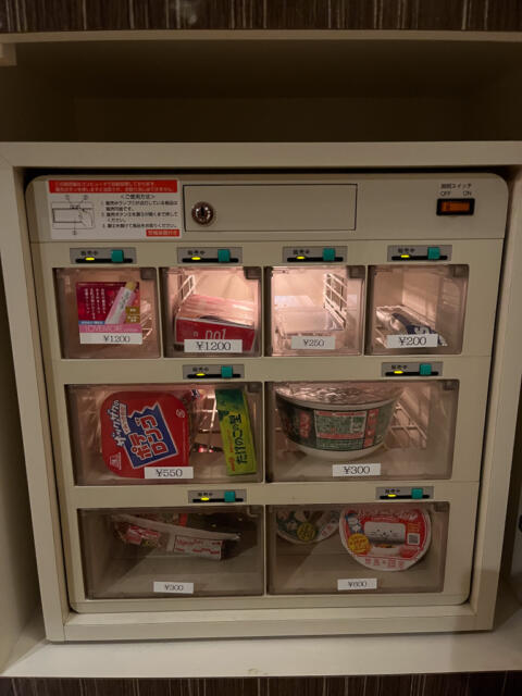 HOTEL Festa(渋谷区/ラブホテル)の写真『305号室　おもちゃの自動販売機』by INA69