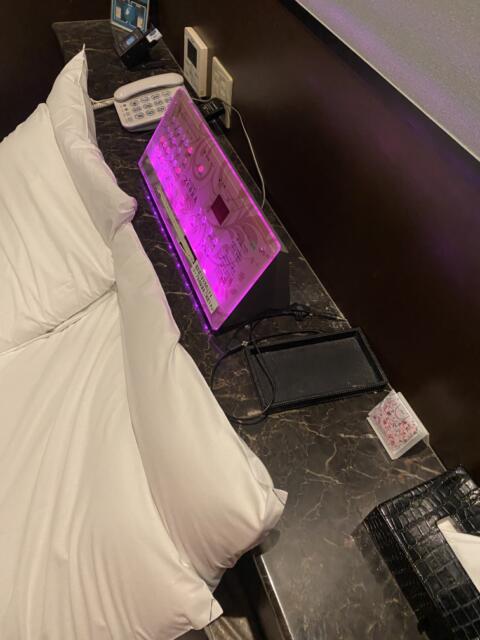 HOTEL ZEBRA（ゼブラ)(豊島区/ラブホテル)の写真『301号室(ベッド傍照明スイッチ、ゴム他)』by こねほ