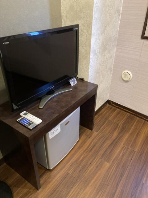 池袋グランドホテル(豊島区/ラブホテル)の写真『905号室 テレビ、冷蔵庫』by ワクチン