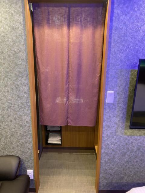 ホテル万華【BAN-KA】(大田区/ラブホテル)の写真『205号室(浴室への暖簾)』by こねほ
