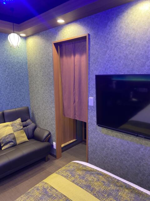 ホテル万華【BAN-KA】(大田区/ラブホテル)の写真『205号室(右奥から手前)』by こねほ