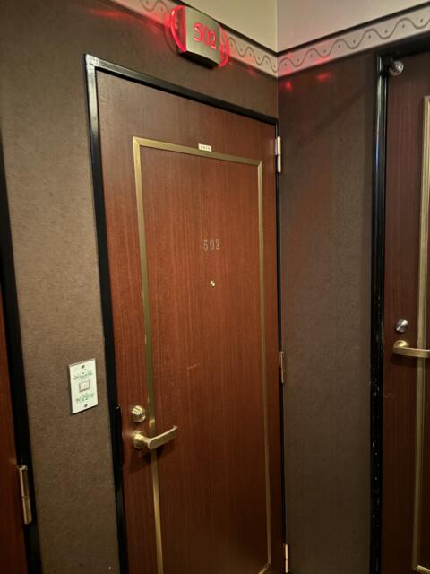 ホテル SWEETS(台東区/ラブホテル)の写真『502号室　玄関ドア』by たんげ8008