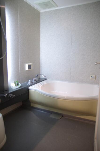 N HOTEL(千葉市中央区/ラブホテル)の写真『402号室　浴室』by マーケンワン